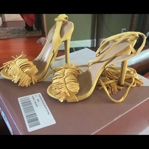 SCRAPPY YELLOW SUEDE PUMPS